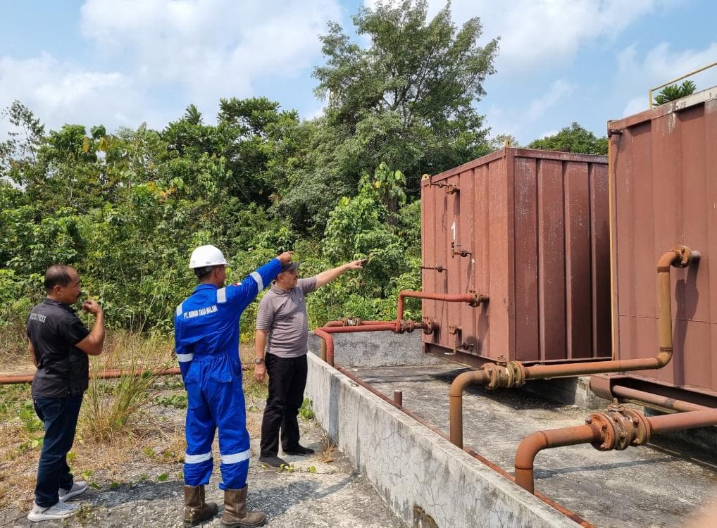 Inspeksi fasilitas penyimpanan minyak