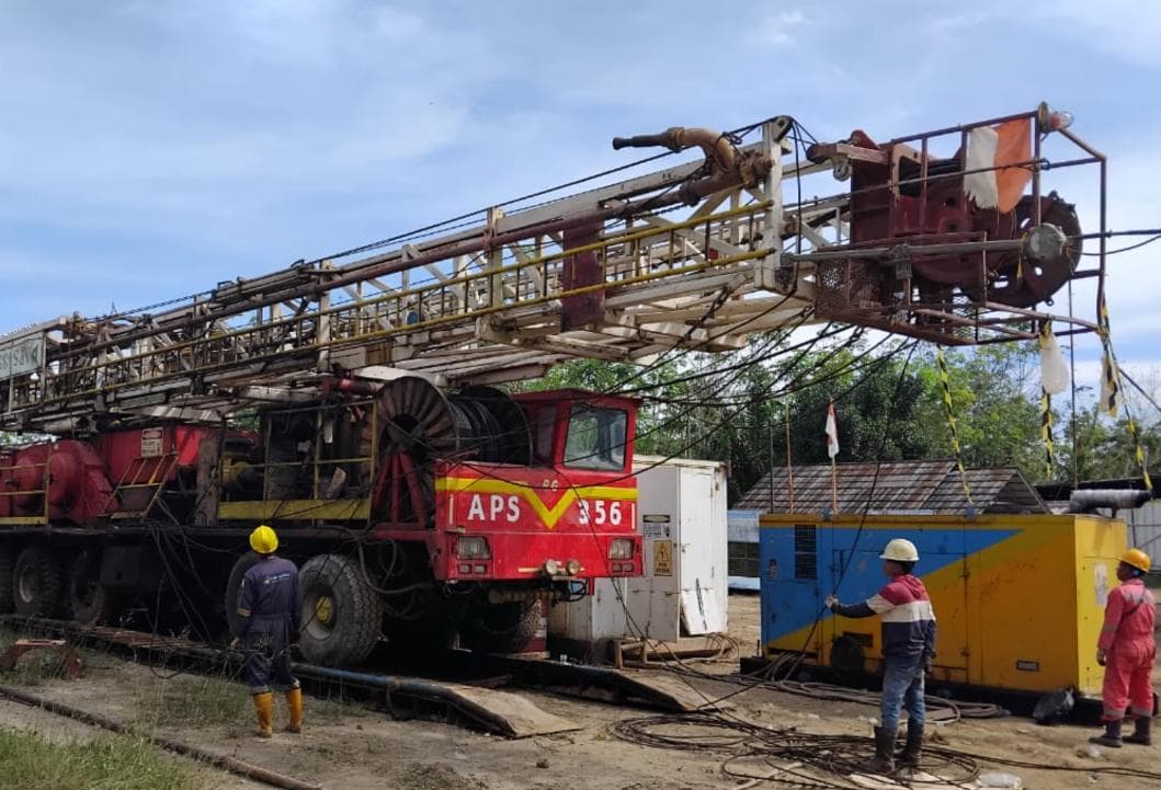 Workover rig APS 356 di lokasi operasi
